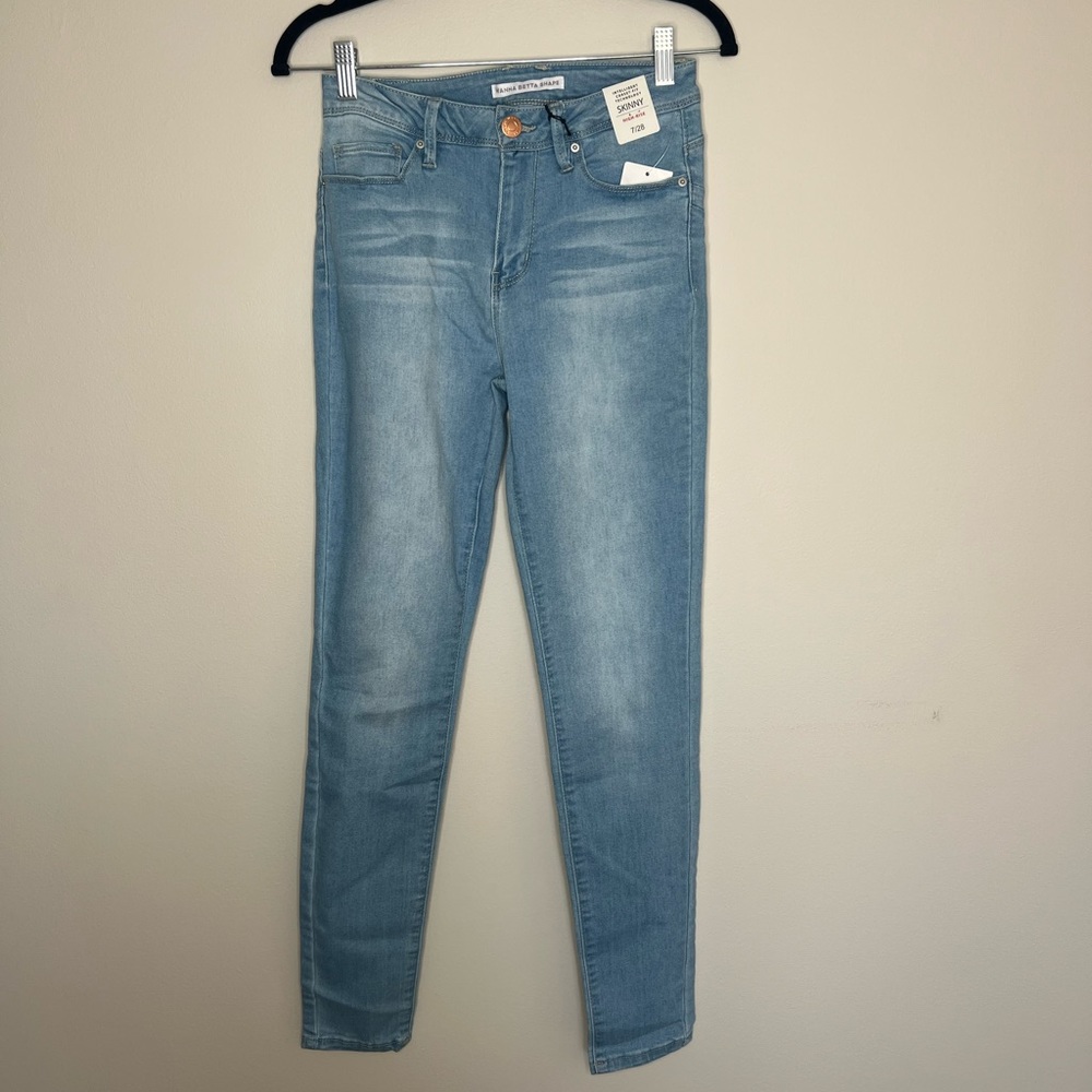 *Wanna Betta Butt: Light Wash Jeans